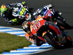 Marc Márquez (rojo) protagonizó una emocionante carrera, en donde varias veces fue rebasado por sus rivales. AFP / T. Kitamura