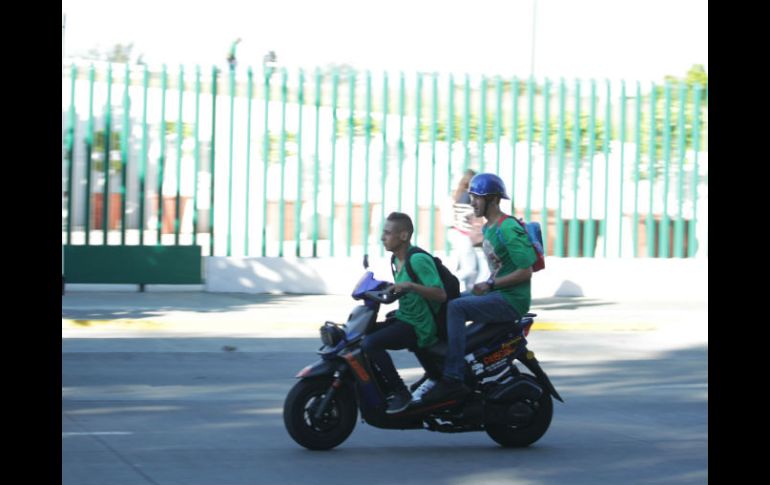 Ver circular a motociclistas en condiciones inseguras es una constante en Jalisco. EL INFORMADOR / ARCHIVO