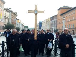 Fieles acompañan a la canonización en la Ciudad del Vaticano. NTX / A. Beltramo