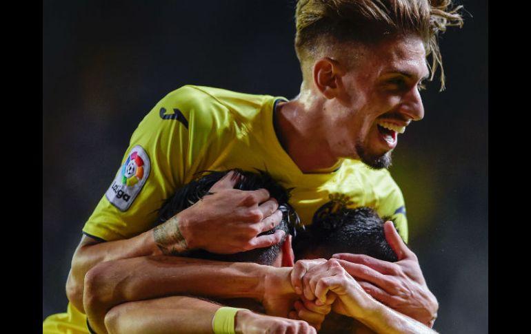 Los jugadores del Villarreal festejaron su victoria al final del partido. AP / J. Jordán