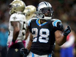 Jonathan Stewart, de las Panteras de Carolina celebra después de anotar un touchdown. AFP / S. Gardner