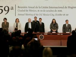 Arely Gómez en compañía de Peña Nieto en el marco de la 59 Reunión Anual Internacional de Magistrados. TWITTER / @ArelyGomezGlz