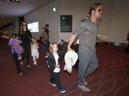 Billingham señala que Angelina y Brad estaban muy preocupados por quién estaba cerca de los niños. AP / ARCHIVO