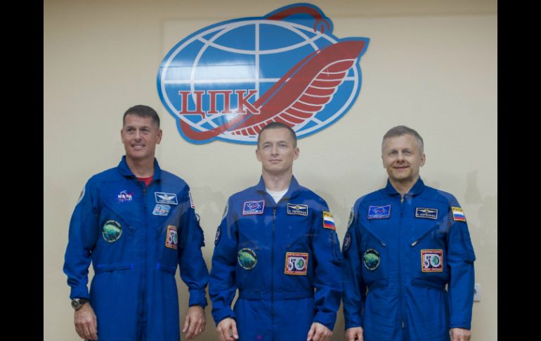 Los cosmonautas Serguéi Rizhikov y Andréi Borisenko así como el astronauta Shane Kimbrough serán los que realicen los experimentos. EFE / J. Kowsky