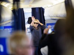 Hillary Clinton, ayer en el aeropuerto del condado de Westchester, Nueva York. AP / B. Smialowski