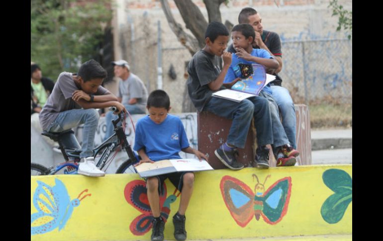 El objetivo del Programa Nacional de Biblotecas Comunitarias es la lectura que enriquece y se da en ámbito recreativo. NTX / ARCHIVO