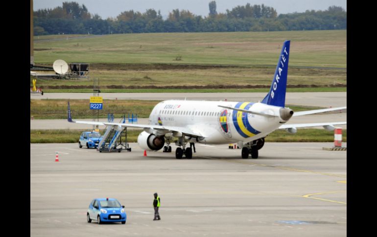 El avión de BoraJet aterrizó, luego que el sistema de seguridad indicase una falla en el sello hermético. AFP / A. Kisbenedek