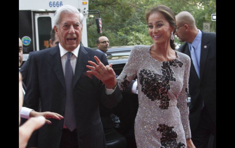 Hace año y medio que Mario Vargas Llosa e Isabel Preysler hicieron oficial su romance. EFE / ARCHIVO