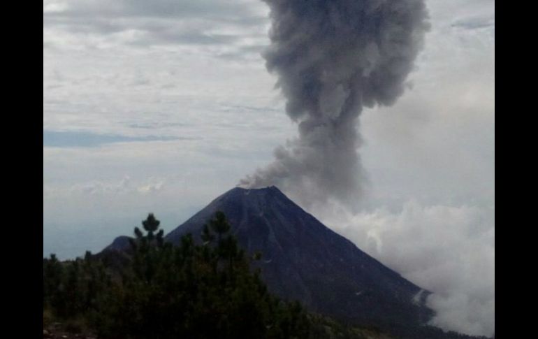 La actividad del Volcán El Colima se ha mantenido estable con una ligera tendencia a la baja. TWITTER / @PCJalisco