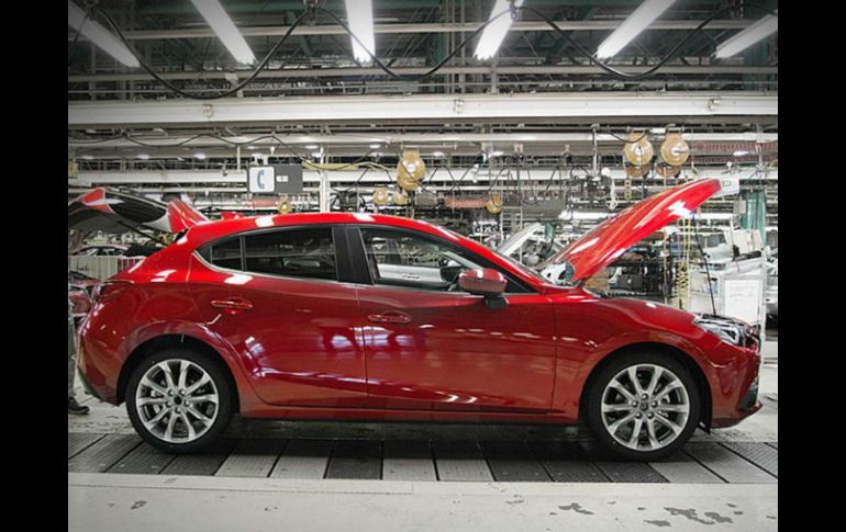 El coche ya está a la venta en las distribuidoras de la marca en México. TWITTER / @MazdaOficial