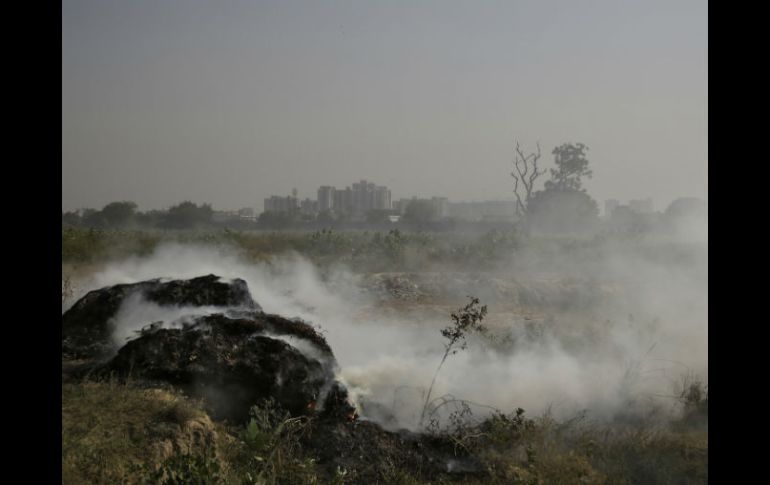 La app ''Hawa Badlo'' permite tomar fotos de probables contaminantes y reportarlo a las autoridades. AP / A. Al-Quadry