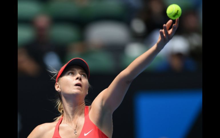 Sharapova no puede competir en el circuito del tenis femenil profesional hasta abril de 2017. AFP / ARCHIVO