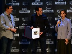 Bichir recibiendo el premio en el Festival Internacional de Cine de Morelia. NTX / G. Salas