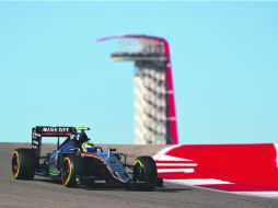 El piloto de Force India durante su participación en la prueba de clasificación de ayer en el Circuito de las Américas. AFP /