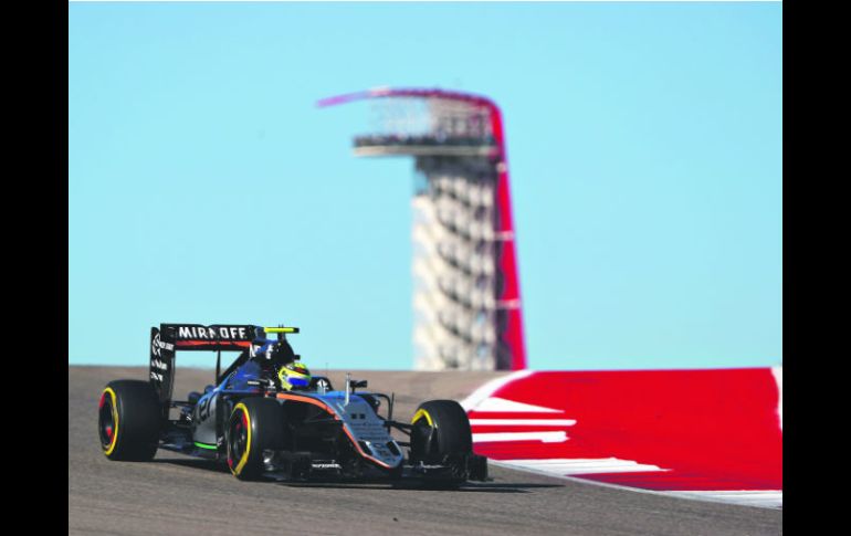 El piloto de Force India durante su participación en la prueba de clasificación de ayer en el Circuito de las Américas. AFP /