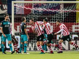 Vriends (C) celebra su gol contra el PSV. EFE / E. Spek