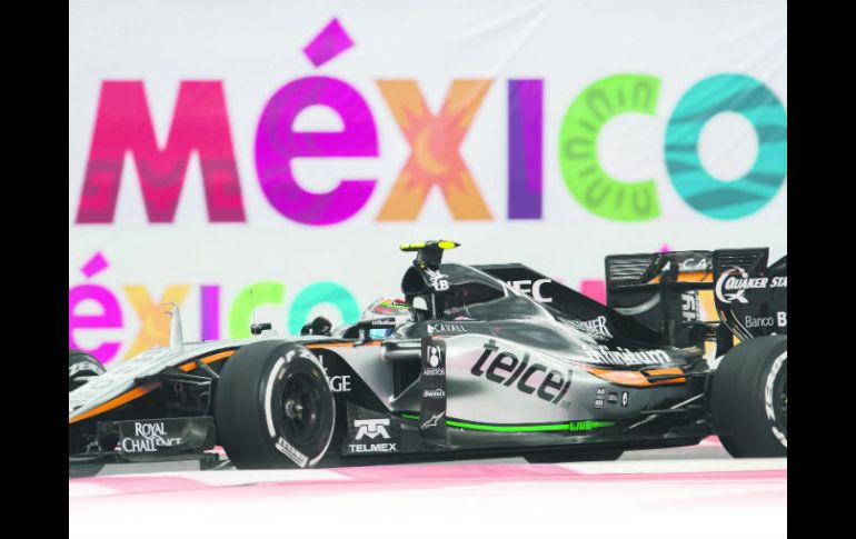 Sergio Pérez conduce su monoplaza durante las sesiones de calificación del Gran Premio de México celebrado el año pasado. MEXSPORT /