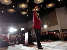 Hillary Clinton saluda a sus simpatizantes en un mitin en el Broward College. AFP /  J. Sullivan