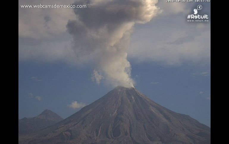 En las últimas 24 horas se han presentado emisiones de vapor de agua y gases y ocasionalmente ligeras cantidades de ceniza. TWITTER / @LUISFELIPE_P