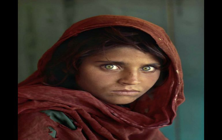 En 1984, Gulla era una niña refugiada que saltó a la fama internacional gracias a Steven McCurry. ESPECIAL /