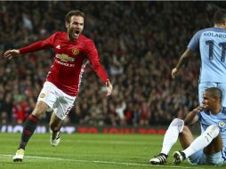 Juan Mata celebra el gol que le dio la victoria a los ''Diablos Rojos''. AP / D. Thompson