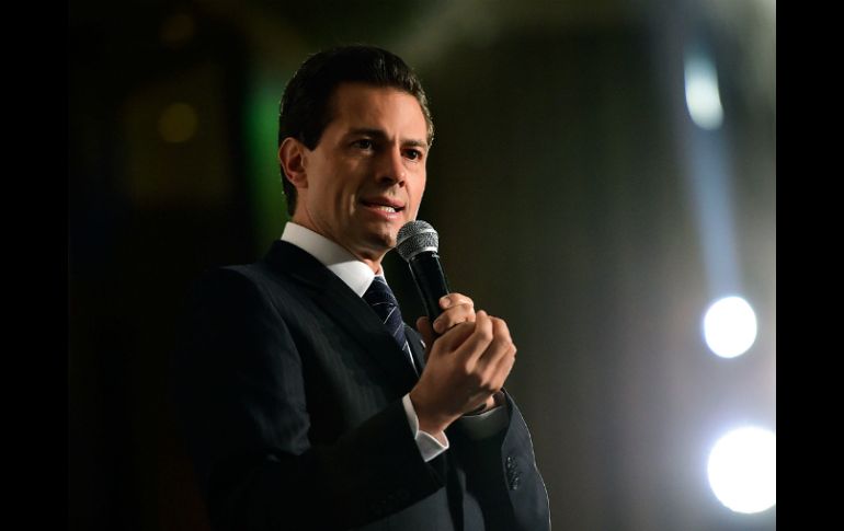 Peña Nieto, acompañado de su esposa, partió a las 21:10 horas del Hangar Presidencial. EFE / Presidencia de la República