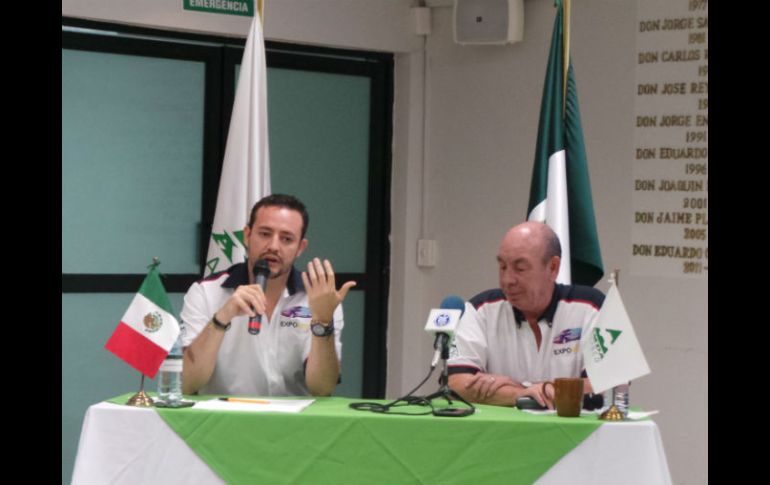 Jorge Rodríguez López, director de AMDA Jalisco y Renato Sánchez Torres, coordinador de Expo Auto, hicieron el anuncio. ESPECIAL /