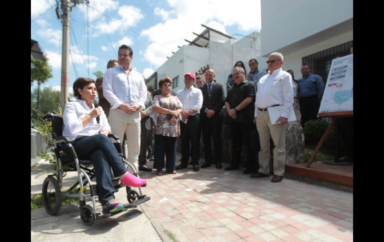 Durante su visita, Rosario Robles se movió en una silla de ruedas, pues a principios de mes le fue practicada una cirugía en el pie. EL INFORMADOR / F. Atilano