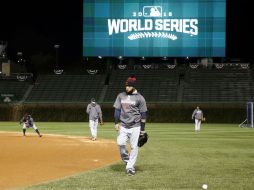 El jugador de los Indios, Carlos Santana, durante el entrenamiento de ayer en el Wrigley Field. AP / N. Huh