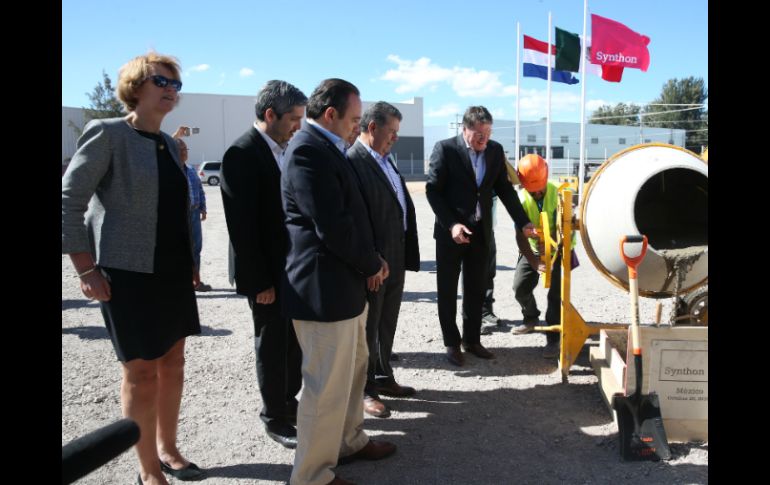 Este viernes colocaron la primera piedra de la nueva planta que estará terminada en el tercer trimestre de 2018. EL INFORMADOR / R. Tamayo