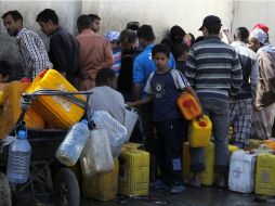 La población se está viendo forzada a beber agua no potable, lo que ocasiona enfermedades. EFE / Y. Arhab