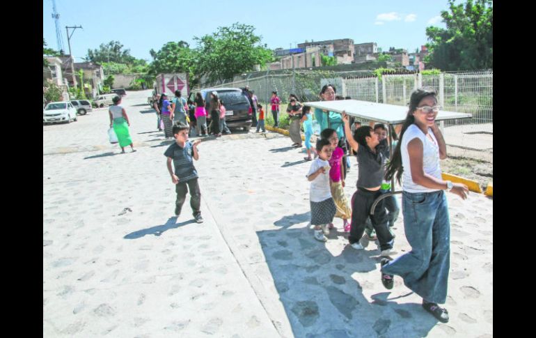 Los habitantes de la Colonia Jalisco, en Tonalá, ayudan a las mejoras que se han hecho a la zona. EL INFORMADOR / G. Gallo