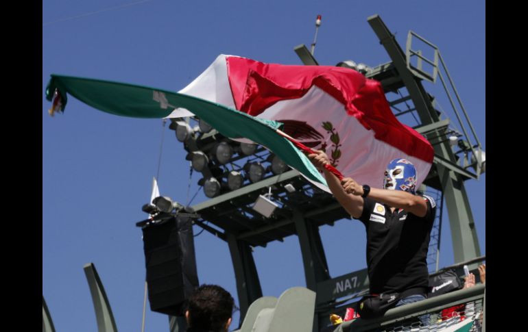 Javier Hernández está pendiente, desde Europa, del Gran Premio de México de la Fórmula Uno. EFE / J. Núñez