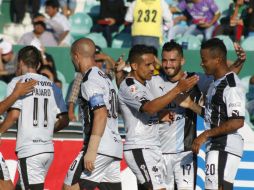 Jugadores de Querétaro celebran la anotación. MEXSPORT / N. García