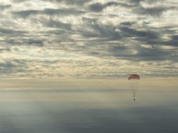 La cápsula aterrizó como estaba programado y fue seguida de cerca por helicópteros mientras descendía. EFE / NASA