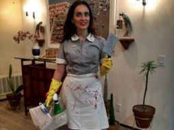 Para poner el toque de terror, la actriz simuló sangre en su delantal y portó un cuchillo de cocina. INSTAGRAM / anadelareguera