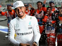 Al momento de la premiación, Hamilton hizo estallar la emoción de los presentes en el Foro Sol. AFP / C. Coates