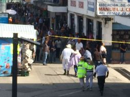 El miércoles los bomberos cerraron la zona de San Juan de Dios para controlar el ataque de abejas que dejó 28 lesionados. ESPECIAL /