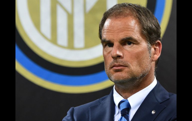 De Boer, en casi tres, solo consiguió ganar cinco de los catorce partidos disputados, con dos empates y siete derrotas. AFP / G. Cacace