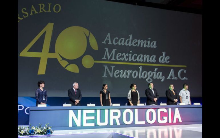 Especialistas firman un convenio con la Comisión de Salud de San Lázaro durante el Congreso Panamericano de Neurología en Cancún. TWITTER / @CancunICC