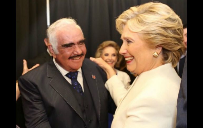 El pasado 19 de octubre, Vicente Fernández organizó un festejo para Clinton luego del tercer debate. INSTAGRAM / _vicentefdez