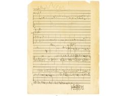 El manuscrito de 232 páginas contiene comentarios, tachones y modificaciones de Mahler en tinta azul. ESPECIAL / sothebys.com