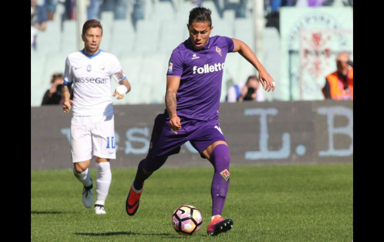 Carlos Salcedo fue convocado por el estratega portugués Paulo Sousa y está en el aire su participación para el choque de mañana. TWITTER / @Csalcedojr