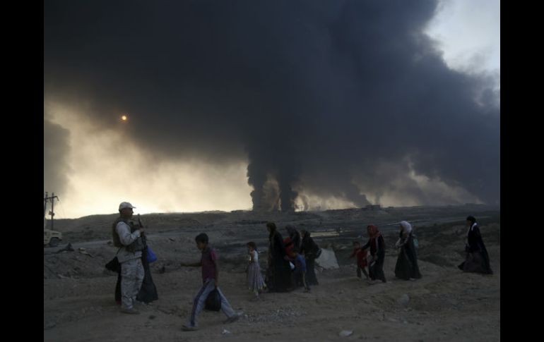 Algunas personas han decidido permanecer en las comunidades que han sido retomadas del poder de grupos terroristas. AP / ARCHIVO