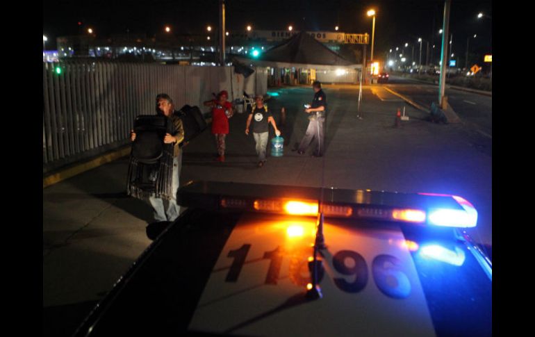 A las 20:05 horas de ayer los ejidatarios comenzaron a desalojar las instalaciones del aeropuerto tapatío. EL INFORMADOR / P. Franco