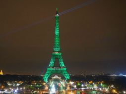 La torre fue iluminada de color verde debido a la entrada en vigor del Tratado. NTX / D. Del rio