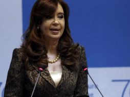 Cristina Fernández también deberá renunciar a una de las dos pensiones que recibía como ex presidenta y como viuda del ex presidente. AP / ARCHIVO