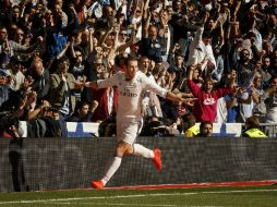 Bale celebra sus cuarto y quinto goles ligueros marcando a los 38 y 45 minutos respectivamente. AP / D. Ochoa