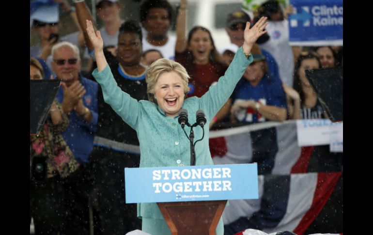 Hillary continúa a la delantera con hasta cinco puntos frente a Trump, quien no ha podido conquistar el voto de los indecisos. AP / ARCHIVO