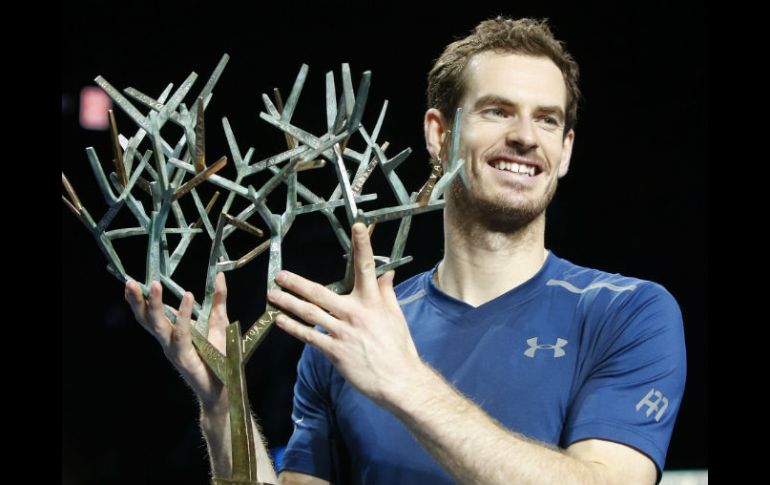 Murray se adjudicó el primer lugar del ranking ATP luego de que Djokovic fuera eliminado en cuartos del mismo torneo. AP / M. Euler